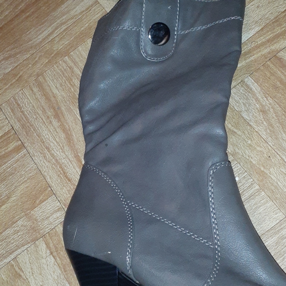 Shoes - Picture 2 of 3